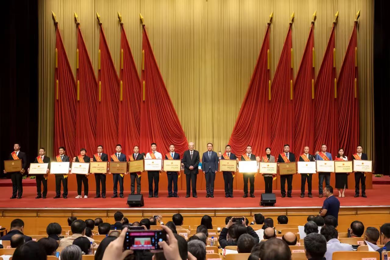 全国轻工行业先进集体！玛格家居再获国家级表彰